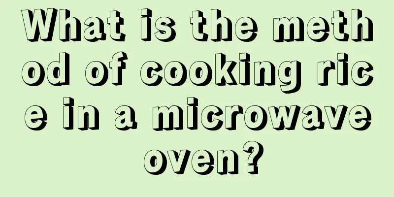 What is the method of cooking rice in a microwave oven?