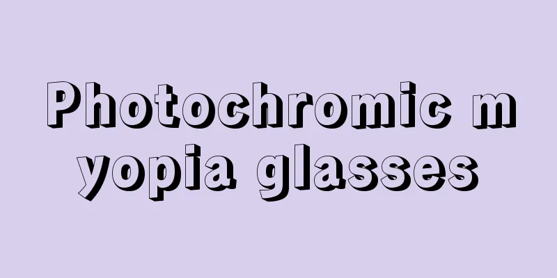 Photochromic myopia glasses